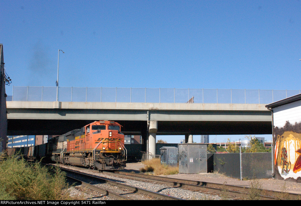 Roaring EMDs! - BNSF 8523